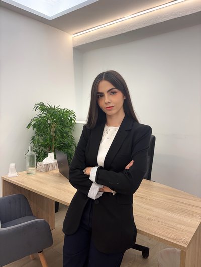Retrato de Cheyenne Merchán, psicóloga para ansiedad y terapia de pareja